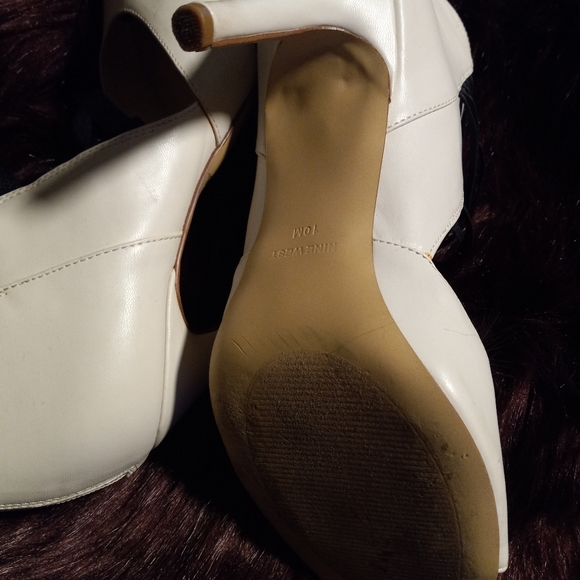 Nine West Cream/Ivory Heels - Picture 3 of 4